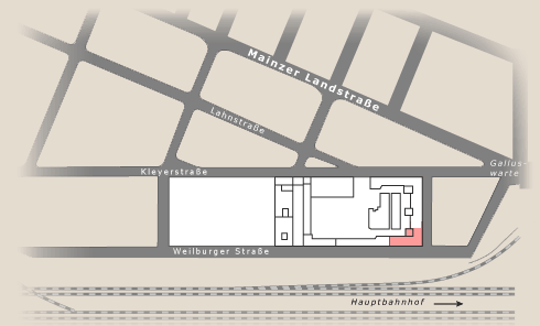 Lageplan der Adlerwerke, das KZ im südöstlichen Gebäudeflügel ist rot markiert